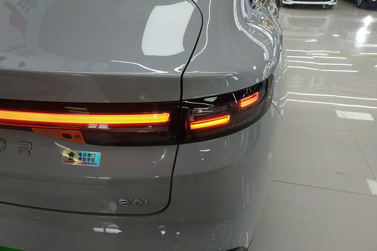 零跑汽车 零跑B01 2025 汽车图片 #8