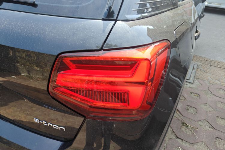 Q2L e-tron 2020 car image #8