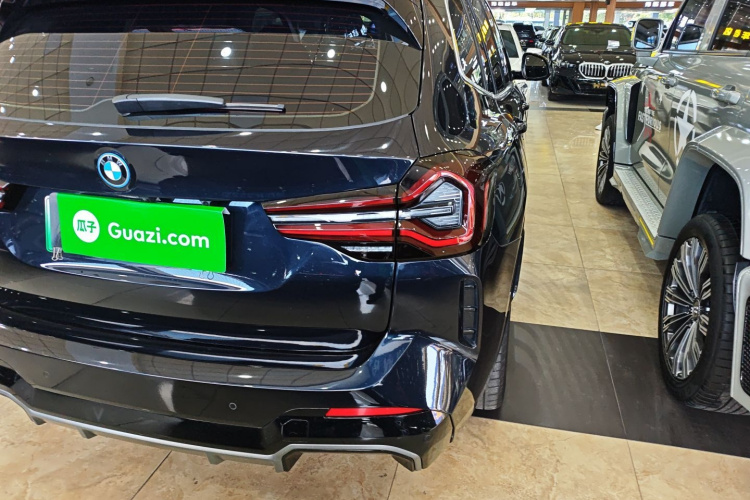 BMW iX3 2024 car image #8