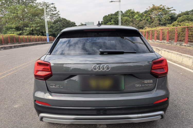 Q2L e-tron 2021 car image #8