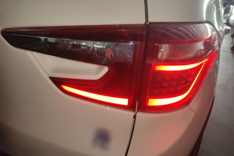 BYD Yuan New Energy 2018 car image #8