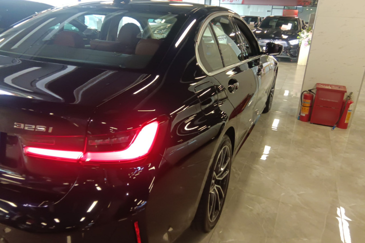 BMW 3 Series 2025 car image #8