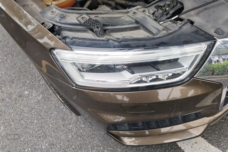 Audi Q3 2018 car image #8