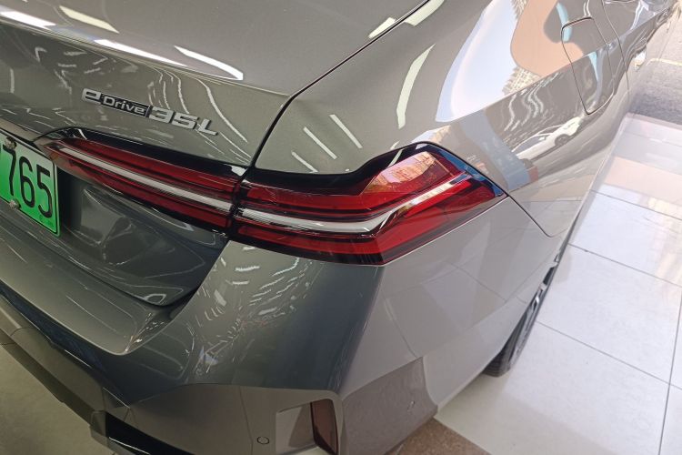 BMW i5 2024 image de voiture #8