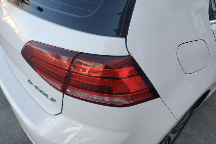 Volkswagen Golf Pure Electric 2020 car image #8