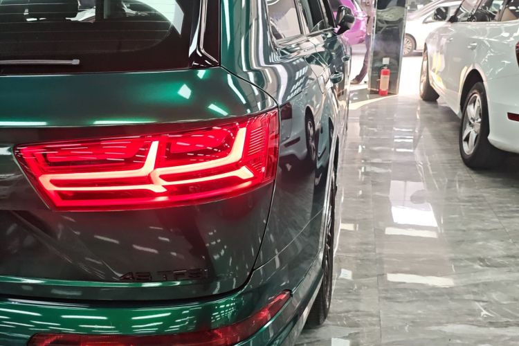 Audi Q7 2016 car image #8