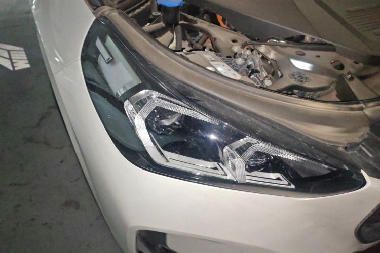 BMW iX1 2024 car image #8