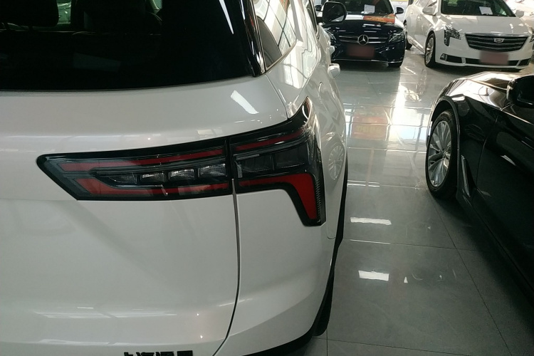 Chevrolet Equinox Plus 2025 car image #8