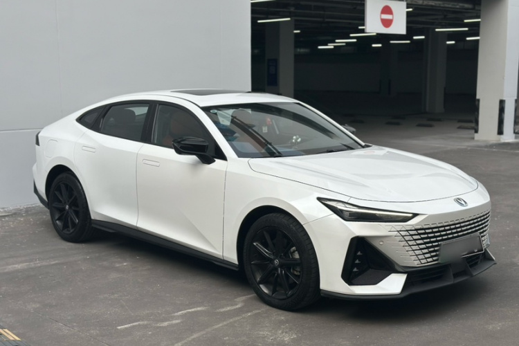 Changan UNI-V iDD 2023 car image #8