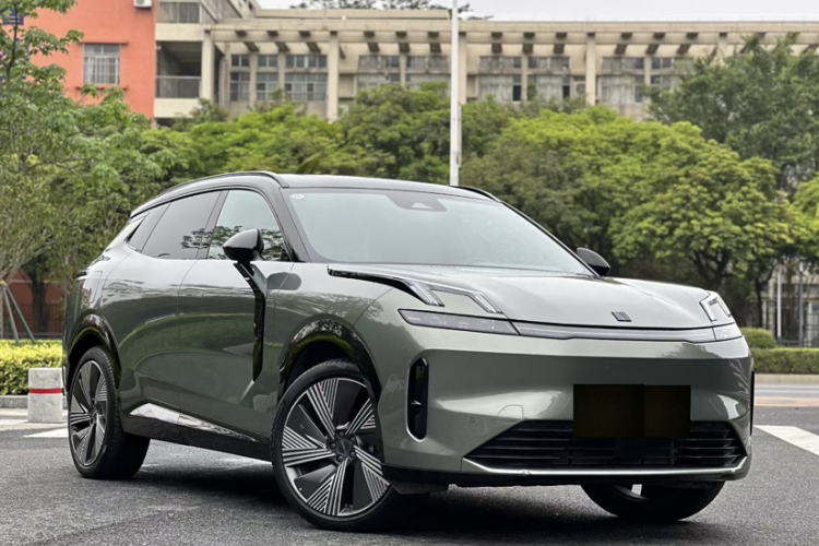 Lynk & Co 08 EM-P 2023 car image #8