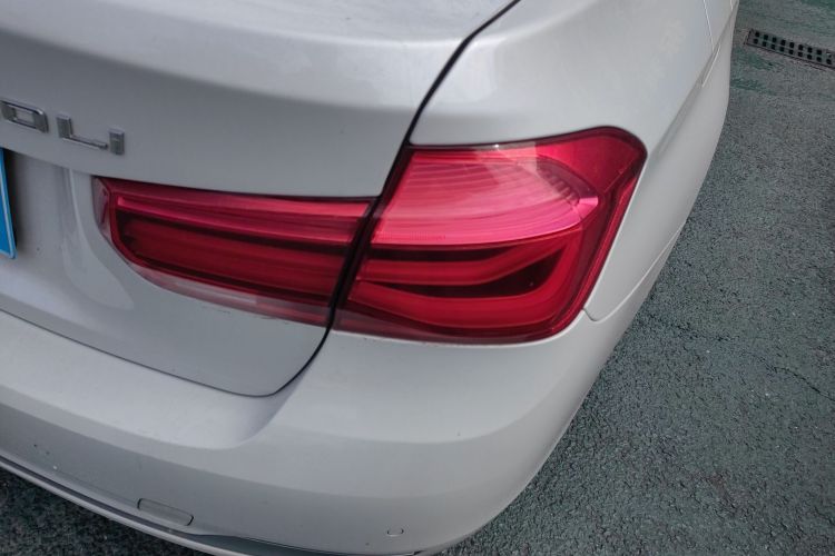 BMW 3 Series 2019 car image #8