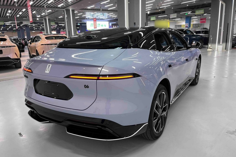 阿维塔 阿维塔06 2025 汽车图片 #8