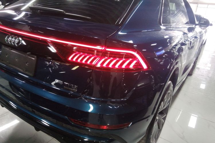 Audi Q8 2021 car image #8