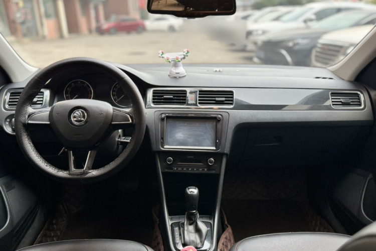 Skoda Rapid Spaceback 2016 immagine di auto #8