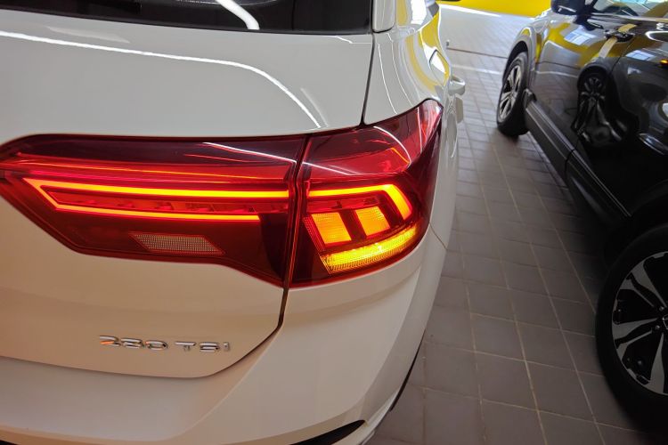 Volkswagen T-Roc 2020 car image #8