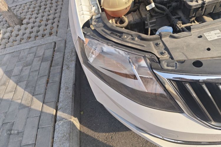 Skoda Rapid 2018 car image #8