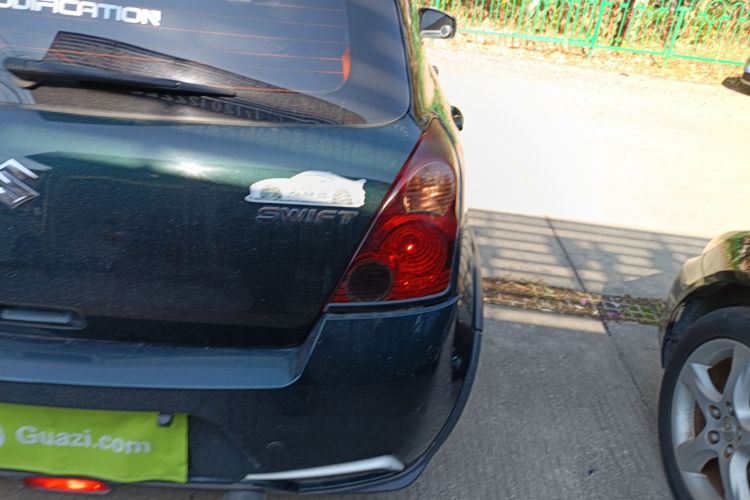 Suzuki Swift 2017 car image #8