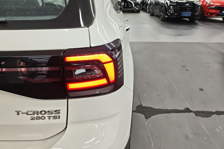 Volkswagen T-Cross 2019 #8 Volkswagen T-Cross 2019 car image #8