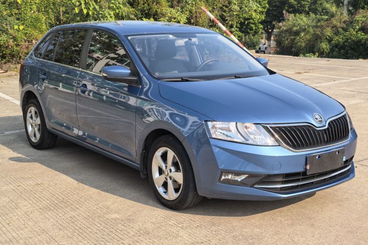 Skoda Rapid Spaceback 2018 car image #8