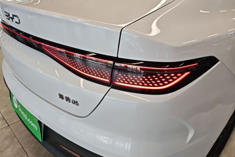 BYD Seal 05 DM-i 2025 #8 BYD Seal 05 DM-i 2025 car image #8