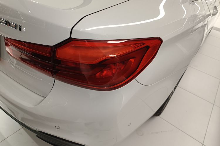 BMW 5 Series (Imported) 2019 #8 BMW 5 Series (Imported) 2019 car image #8