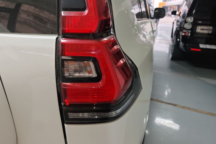 Toyota Land Cruiser Prado 2017 car image #8