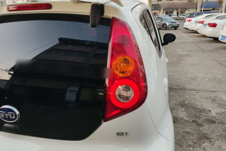 BYD e1 2021 car image #8