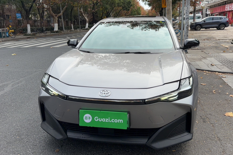 Toyota bZ3 2023 immagine di auto #8