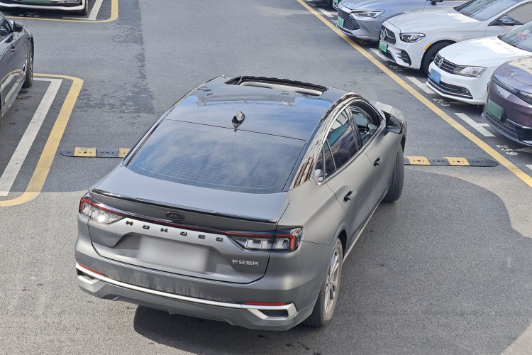 Ford Mondeo 2023 car image #8