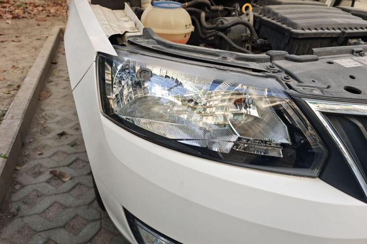 Skoda Rapid 2016 car image #8