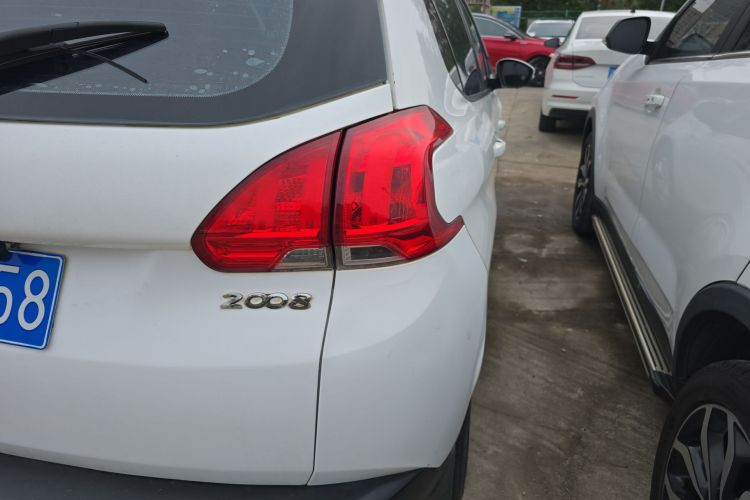 Peugeot 2008 2016 immagine di auto #8