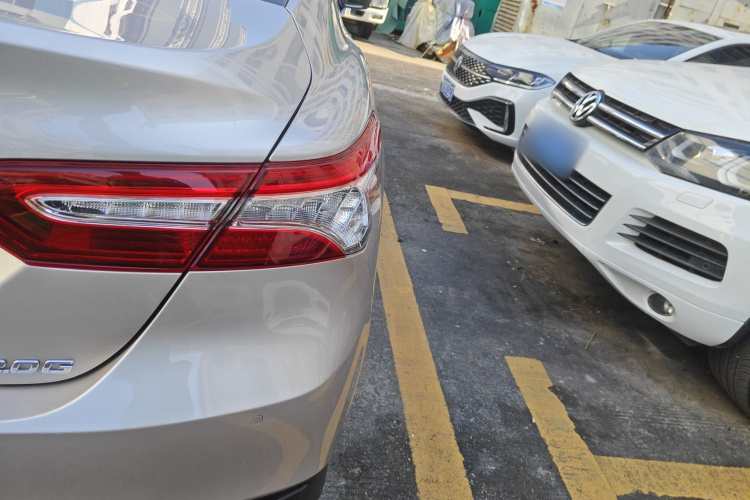 Toyota Camry 2022 immagine di auto #8
