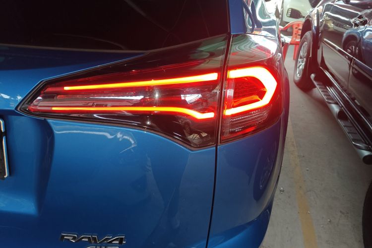 RAV4 2016 immagine di auto #8