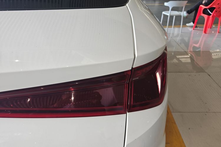 BYD e2 2022 immagine di auto #8