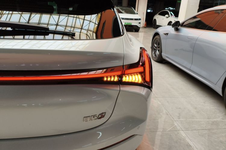 哪吒汽车 哪吒S猎装 2025 #8 哪吒汽车 哪吒S猎装 2025 汽车图片 #8