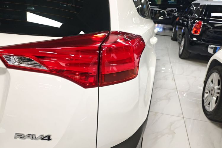 Toyota RAV4 2014 car image #8