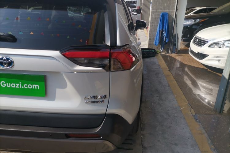 Toyota RAV4 2022 car image #8