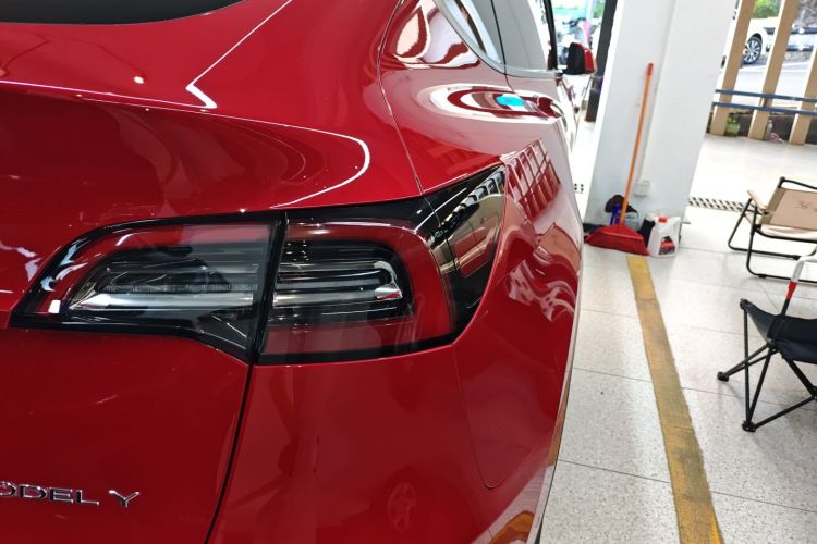 Tesla Model Y 2021 car image #8