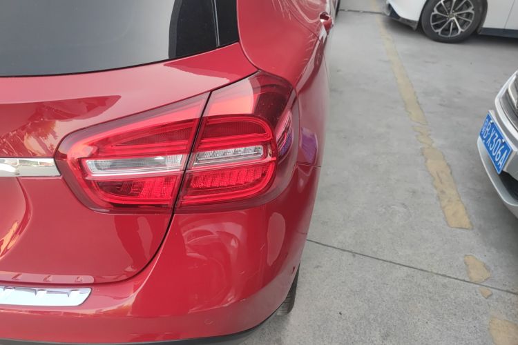 Mercedes-Benz GLA Class 2016 car image #8