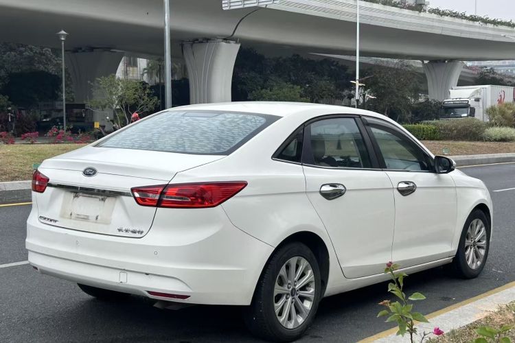 Ford Escort 2015 #8 Ford Escort 2015 immagine di auto #8