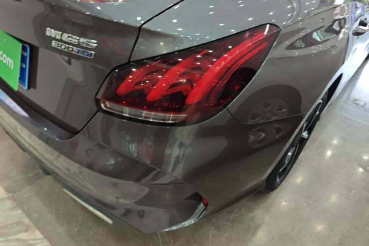 5 2021 immagine di auto #8