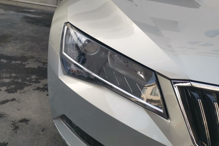 Skoda Superb 2018 #8 Skoda Superb 2018 car image #8