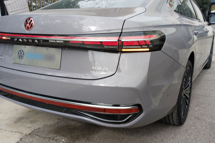 Volkswagen Passat 2024 car image #8