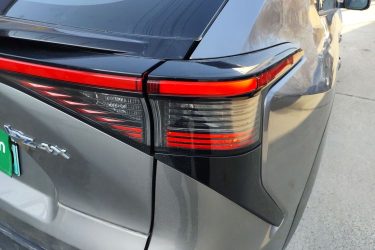 Toyota bZ4X 2022 immagine di auto #8