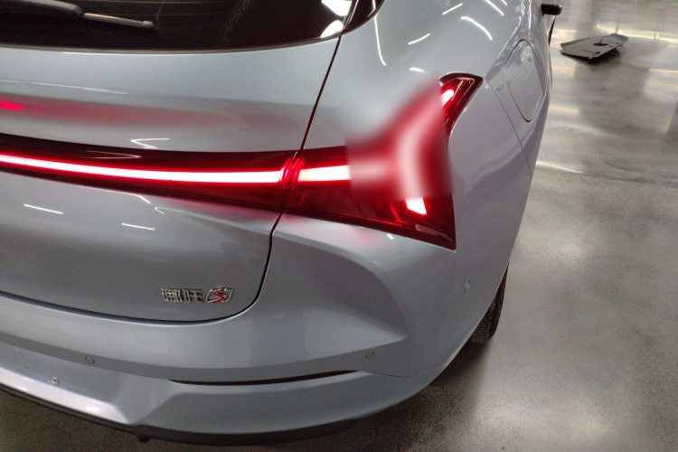 哪吒汽车 哪吒S猎装 2025 汽车图片 #8