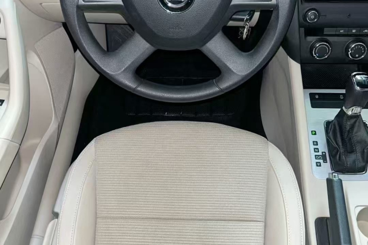 Skoda Octavia 2015 car image #8