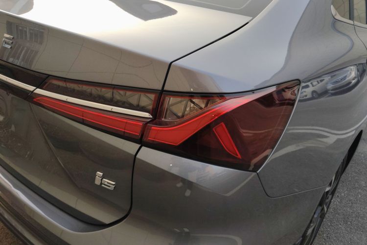 Roewe i5 2023 #8 Roewe i5 2023 car image #8