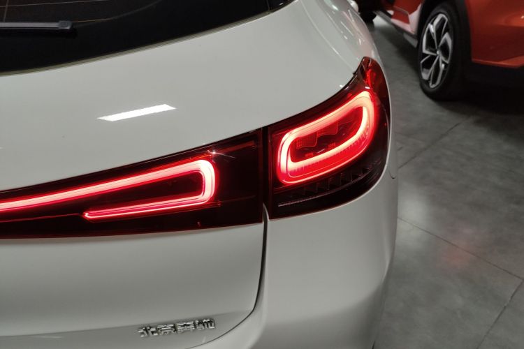 Mercedes-Benz EQA Class 2022 immagine di auto #8