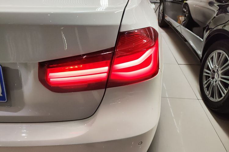 BMW 3 Series 2017 #8 BMW 3 Series 2017 car image #8