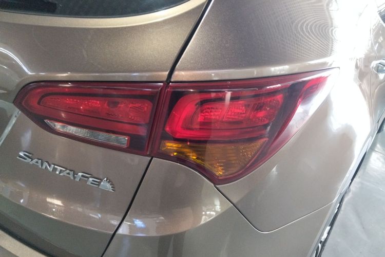 Hyundai Santa Fe 2016 car image #8